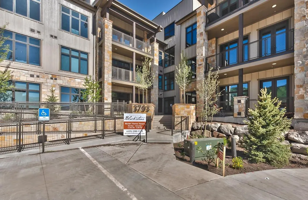Blackstone Luxury 2Br, Walk To Skiing At Cabriolet, Mountain View, Shared Pool And Hot Tub, Gym-1